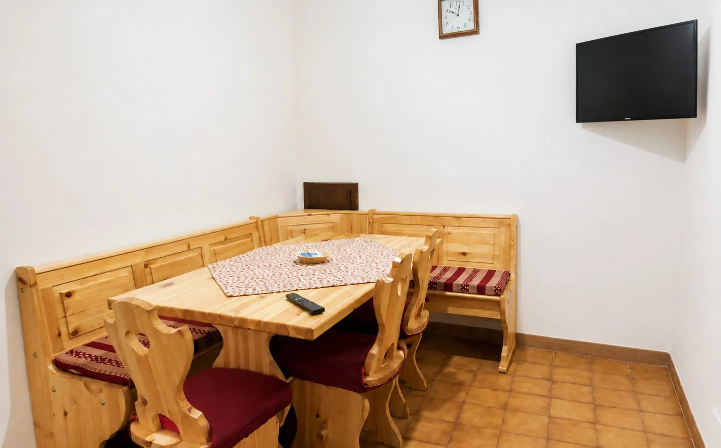 Angolo cottura in legno di Baita Sostasio